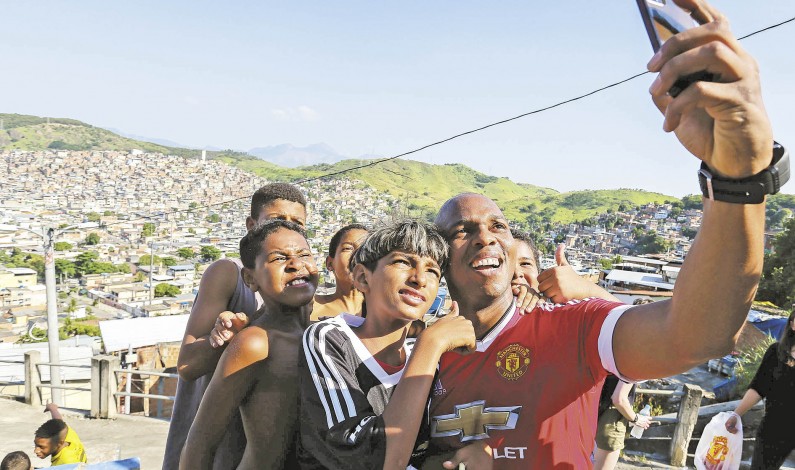Street Child United Brings English Footballers to Rio Favela